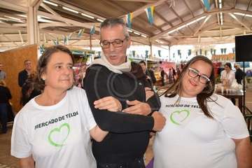 Presentación del calendario solidario 2010 en el Mercado Municipal de Telde (Foto TA)